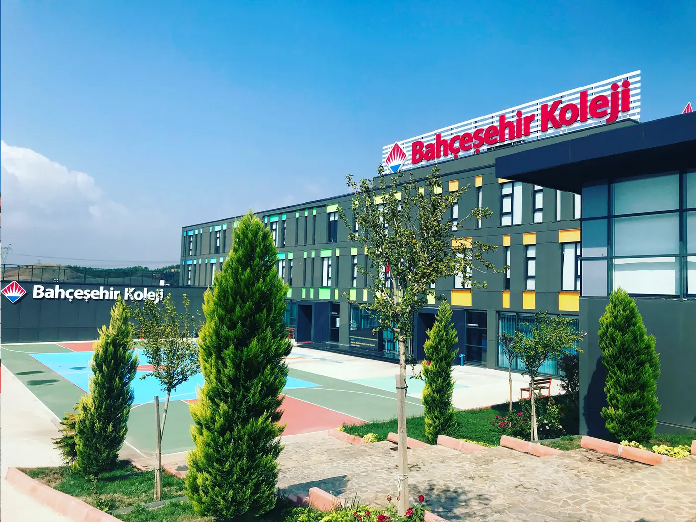 Özel Osmaniye Bahçeşehir Koleji Ortokulu dış görünüm